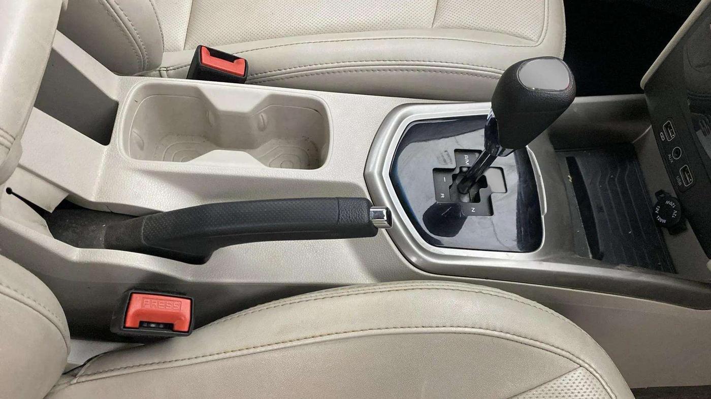 2020 Mahindra XUV300 W8 (O) 1.5 DIESEL AMT, Diesel, Automatic, 37,428 km, Gear Lever