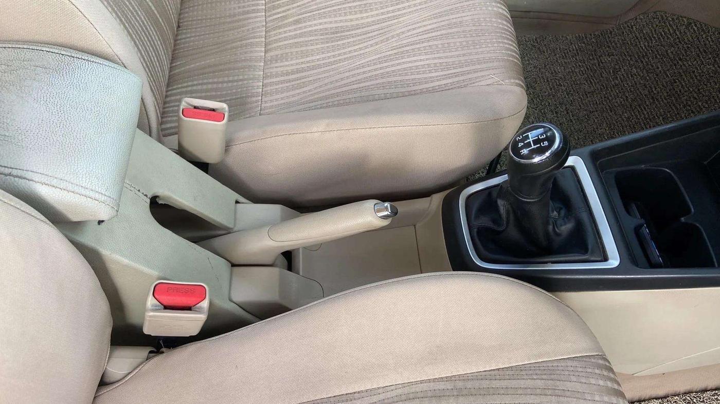 2019 Maruti Dzire VXI, Petrol, Manual, 33,033 km, Gear Lever