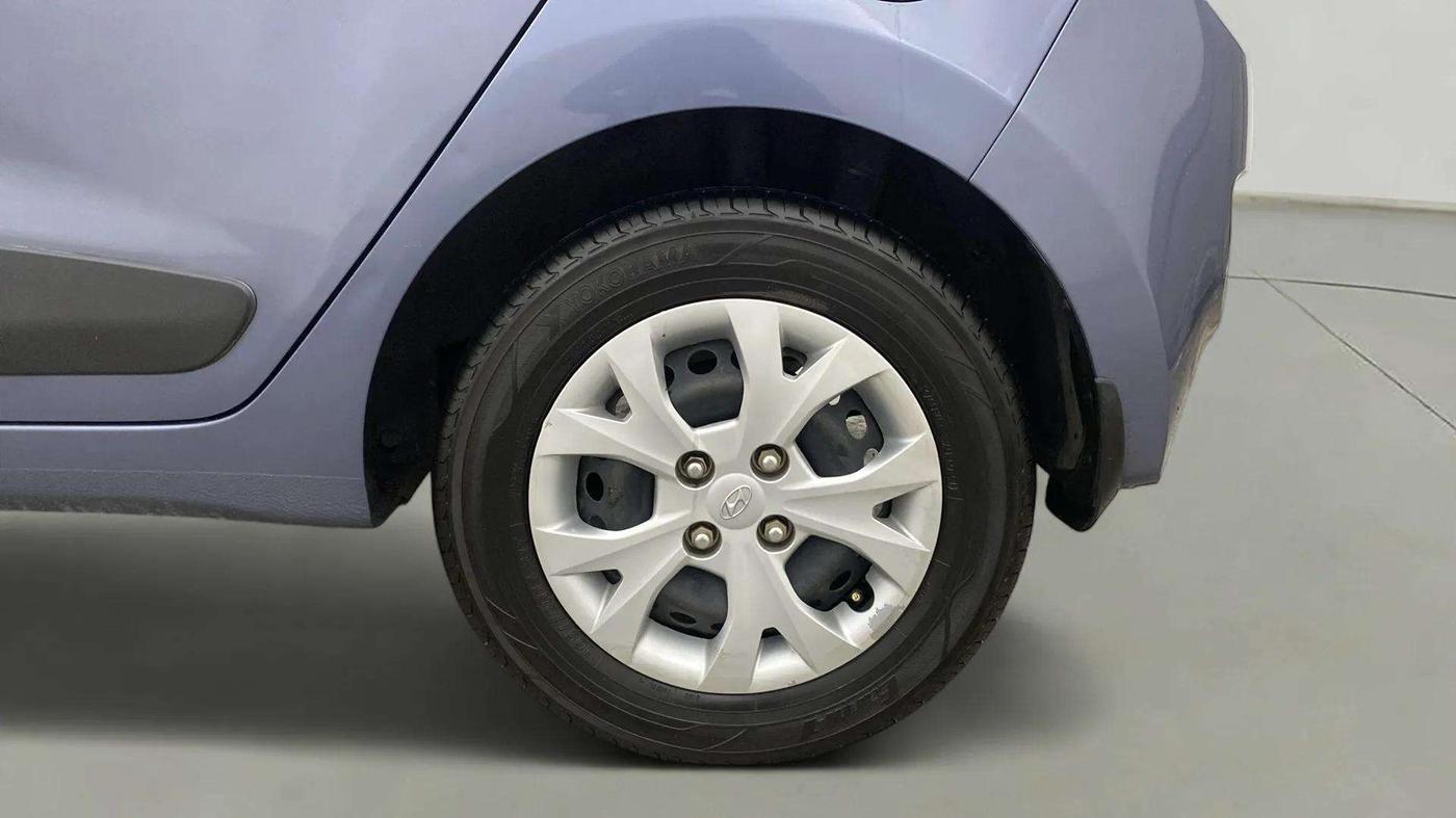 2016 Hyundai Grand i10 SPORTZ 1.2 KAPPA VTVT, Petrol, Manual, 38,659 km, Left Rear Wheel