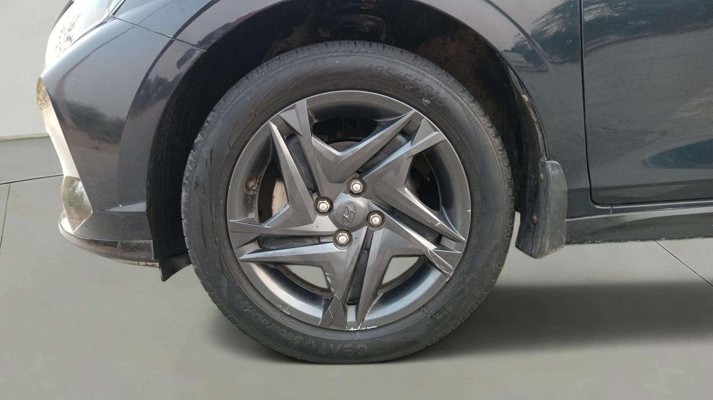 2022 Hyundai NEW I20 SPORTZ 1.2 MT, Petrol, Manual, 23,077 km, Left Front Wheel