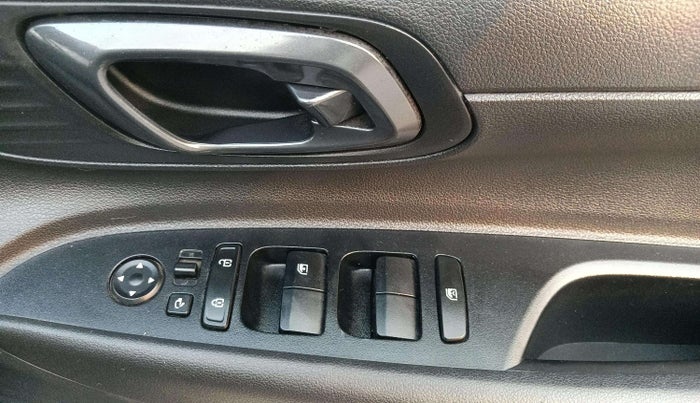 2022 Hyundai NEW I20 SPORTZ 1.2 MT, Petrol, Manual, 23,077 km, Driver Side Door Panels Control