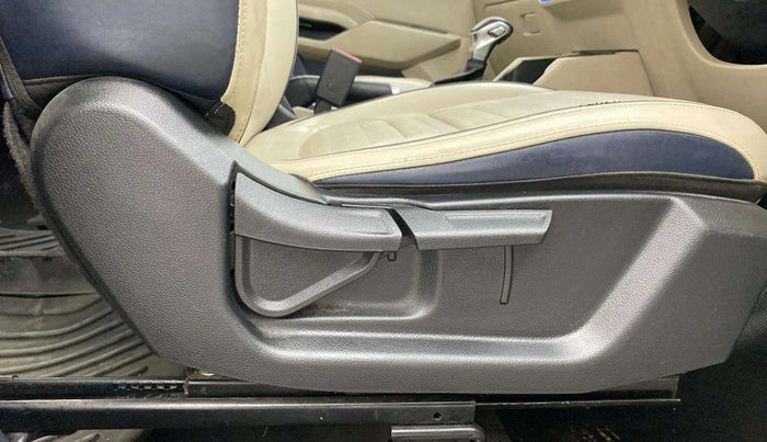 2022 KIA CARENS PRESTIGE PLUS 1.4 PETROL DCT 7 STR, Petrol, Automatic, 74,712 km, Driver Side Adjustment Panel