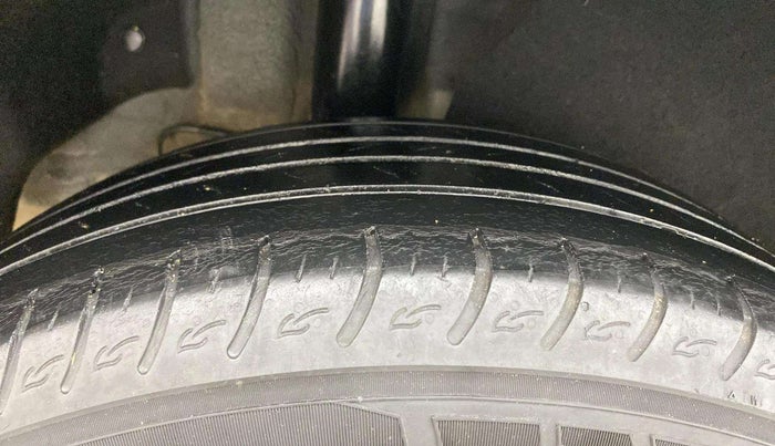 2022 KIA CARENS PRESTIGE PLUS 1.4 PETROL DCT 7 STR, Petrol, Automatic, 74,712 km, Right Rear Tyre Tread