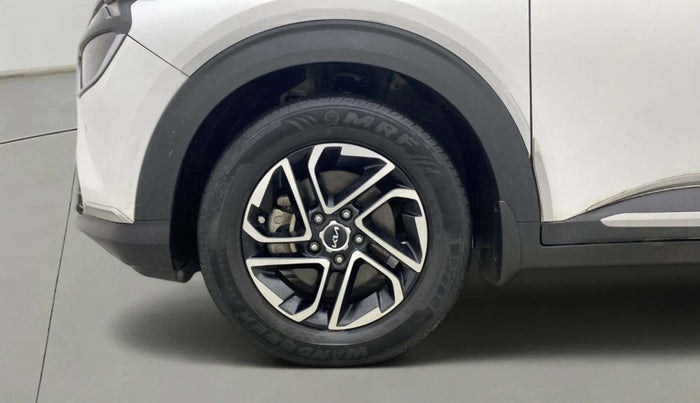 2022 KIA CARENS PRESTIGE PLUS 1.4 PETROL DCT 7 STR, Petrol, Automatic, 74,712 km, Left Front Wheel