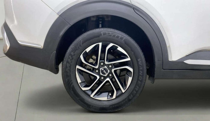2022 KIA CARENS PRESTIGE PLUS 1.4 PETROL DCT 7 STR, Petrol, Automatic, 74,712 km, Right Rear Wheel