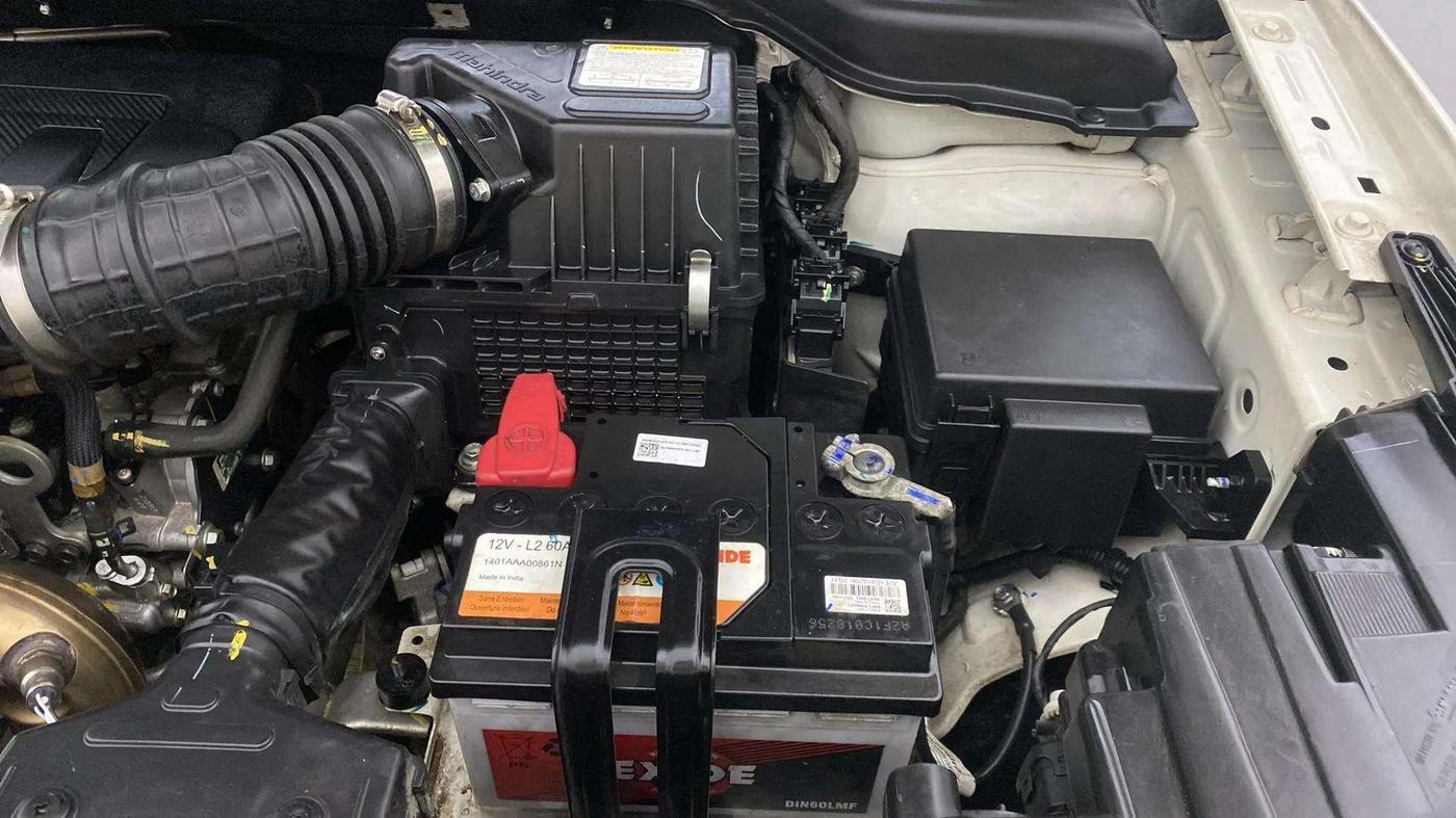 2021 Mahindra XUV300 W8 1.2 PETROL, Petrol, Manual, 23,196 km, Engine View - Left