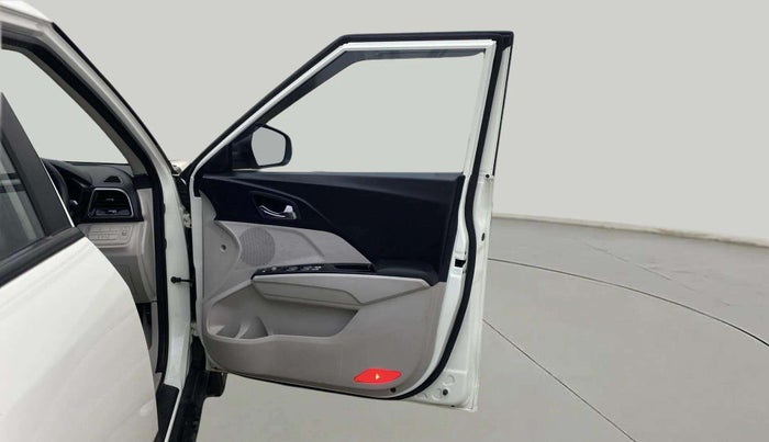 2021 Mahindra XUV300 W8 1.2 PETROL, Petrol, Manual, 23,196 km, RHS Front Door
