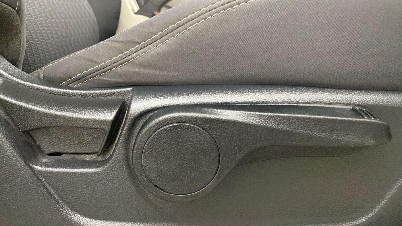 2021 Mahindra XUV300 W8 1.2 PETROL, Petrol, Manual, 23,196 km, Driver Side Adjustment Panel