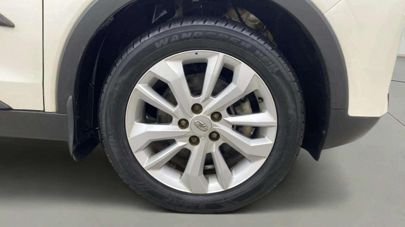 2021 Mahindra XUV300 W8 1.2 PETROL, Petrol, Manual, 23,196 km, Right Front Wheel
