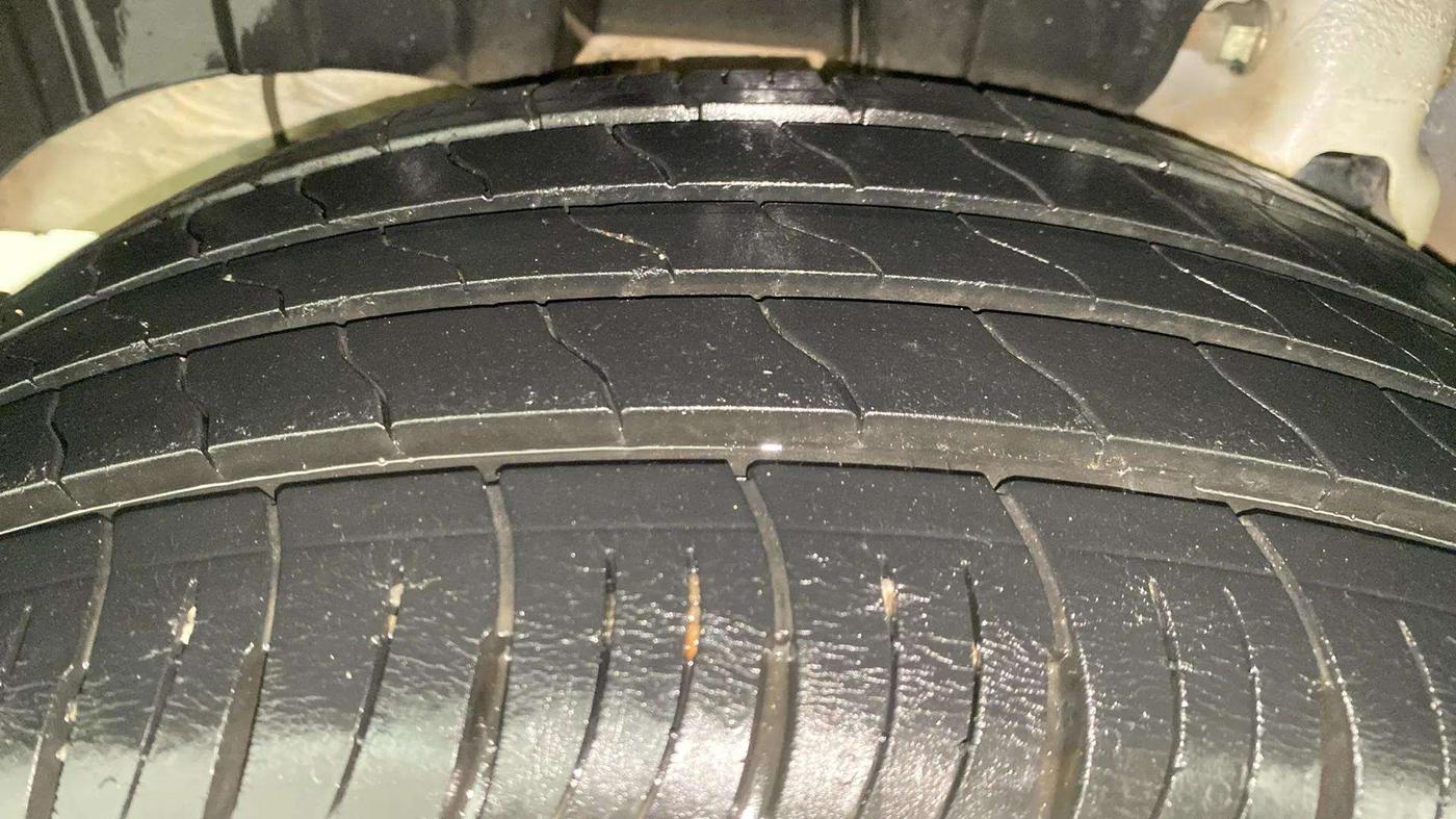 2021 Mahindra XUV300 W8 1.2 PETROL, Petrol, Manual, 23,196 km, Right Rear Tyre Tread