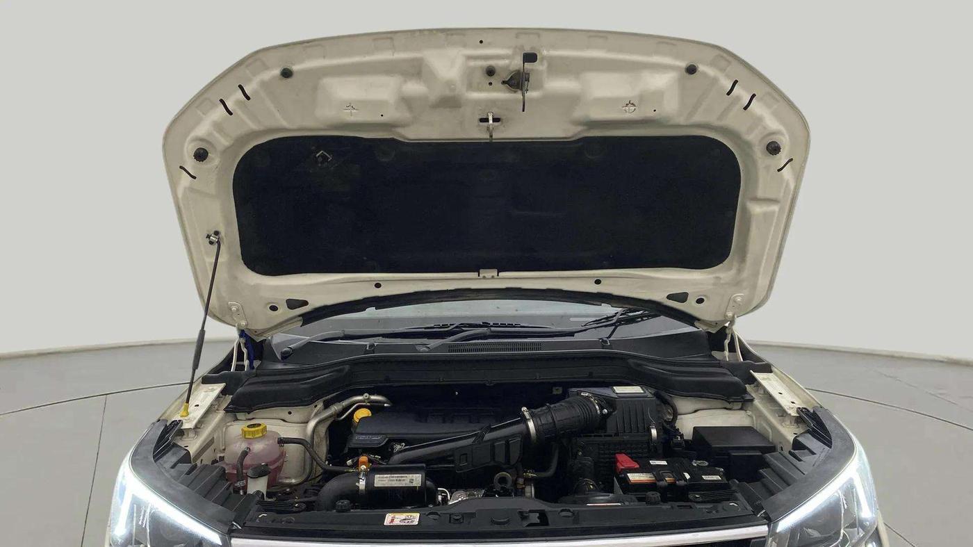 2021 Mahindra XUV300 W8 1.2 PETROL, Petrol, Manual, 23,196 km, Open Bonet