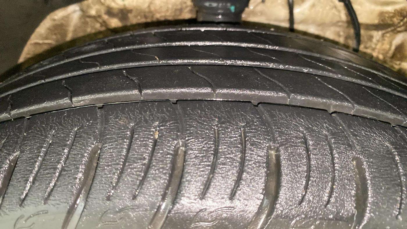 2021 Mahindra XUV300 W8 1.2 PETROL, Petrol, Manual, 23,196 km, Right Front Tyre Tread