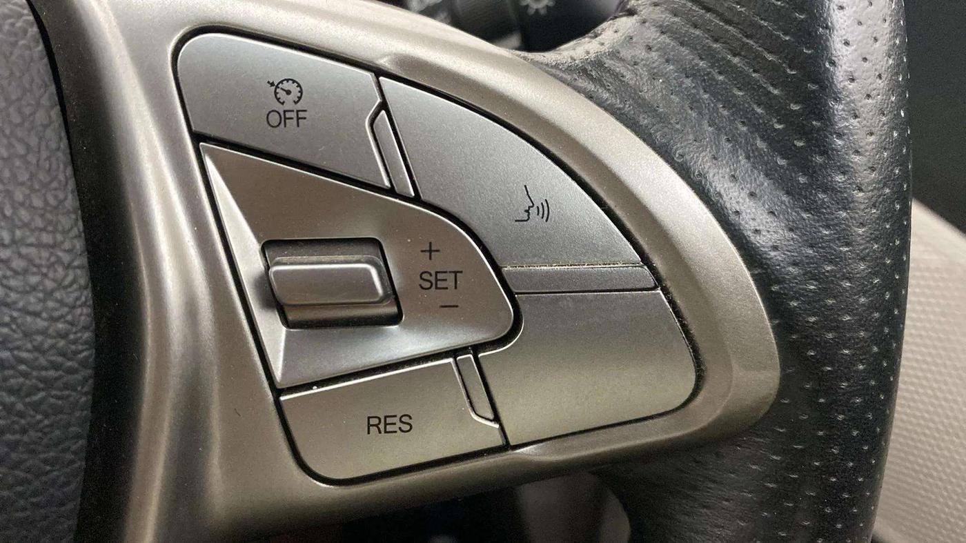 2021 Mahindra XUV300 W8 1.2 PETROL, Petrol, Manual, 23,196 km, Adaptive Cruise Control