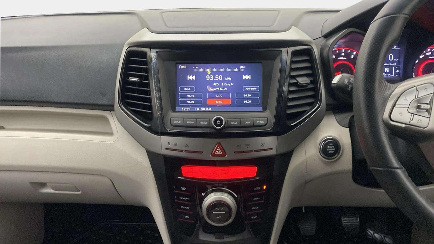 2021 Mahindra XUV300 W8 1.2 PETROL, Petrol, Manual, 23,196 km, Air Conditioner