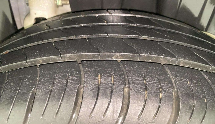 2021 Mahindra XUV300 W8 1.2 PETROL, Petrol, Manual, 23,196 km, Left Rear Tyre Tread