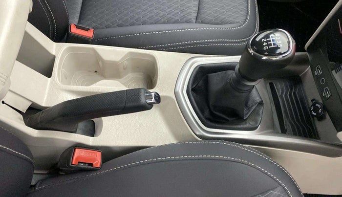 2021 Mahindra XUV300 W8 1.2 PETROL, Petrol, Manual, 23,196 km, Gear Lever