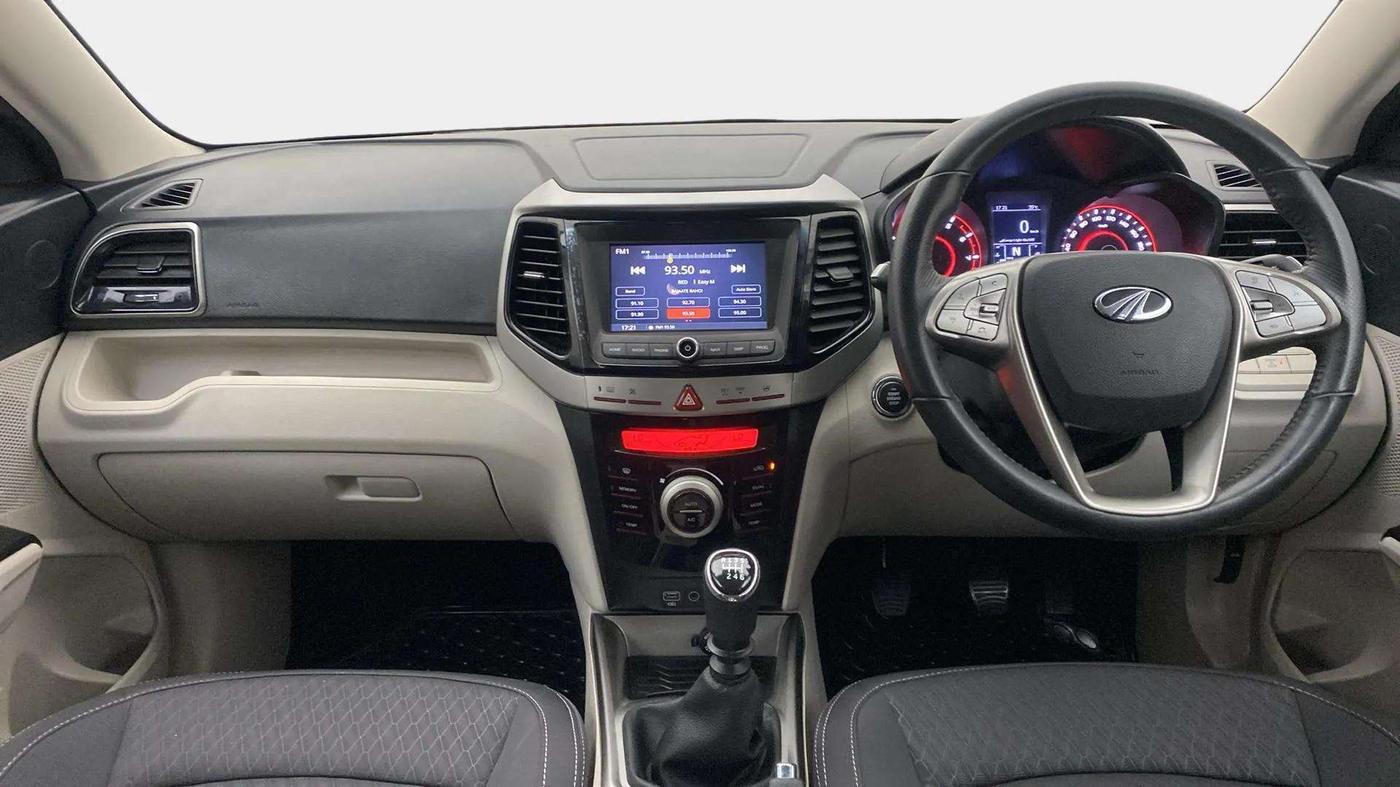 2021 Mahindra XUV300 W8 1.2 PETROL, Petrol, Manual, 23,196 km, Dashboard
