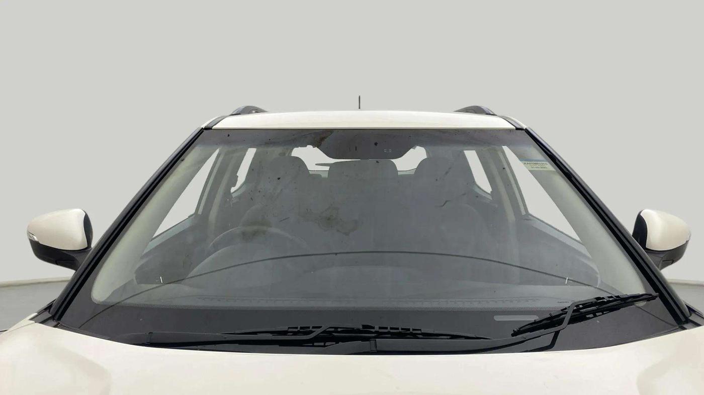 2021 Mahindra XUV300 W8 1.2 PETROL, Petrol, Manual, 23,196 km, Front Windshield