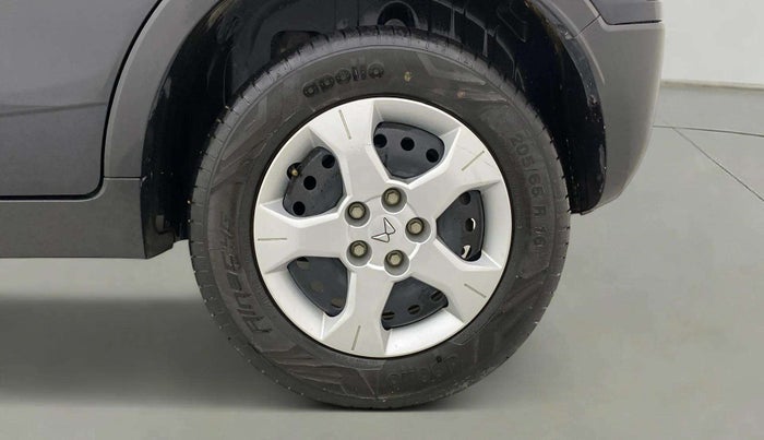 2023 Mahindra XUV300 W6 1.5 Sunroof Diesel, Diesel, Manual, 36,785 km, Left Rear Wheel