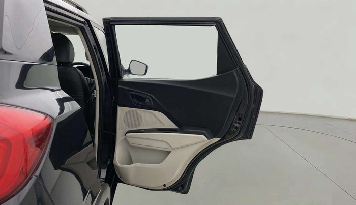 2023 Mahindra XUV300 W6 1.5 Sunroof Diesel, Diesel, Manual, 36,785 km, RHS Rear Door