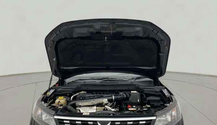 2023 Mahindra XUV300 W6 1.5 Sunroof Diesel, Diesel, Manual, 36,785 km, Open Bonet