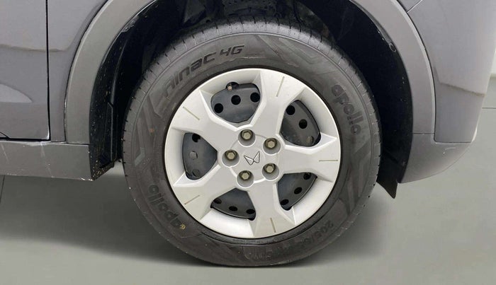 2023 Mahindra XUV300 W6 1.5 Sunroof Diesel, Diesel, Manual, 36,785 km, Right Front Wheel