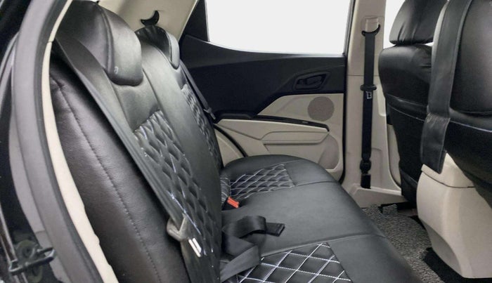 2023 Mahindra XUV300 W6 1.5 Sunroof Diesel, Diesel, Manual, 36,785 km, Right Side Rear Door Cabin