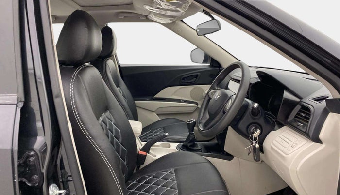 2023 Mahindra XUV300 W6 1.5 Sunroof Diesel, Diesel, Manual, 36,785 km, Right Side Front Door Cabin