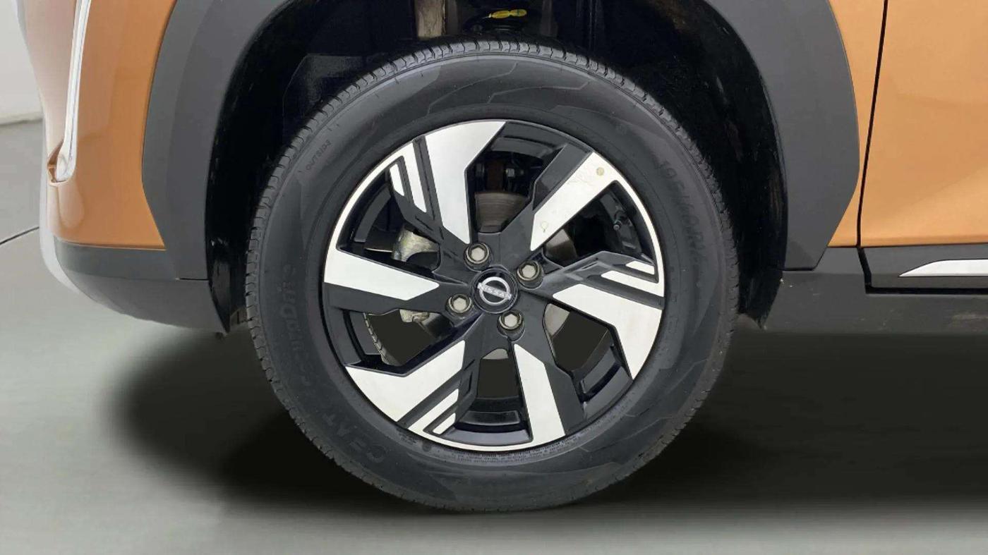 2024 Nissan MAGNITE Tekna Plus B4D 1.0 Petrol AMT Dual Tone, Petrol, Automatic, 2,964 km, Left Front Wheel
