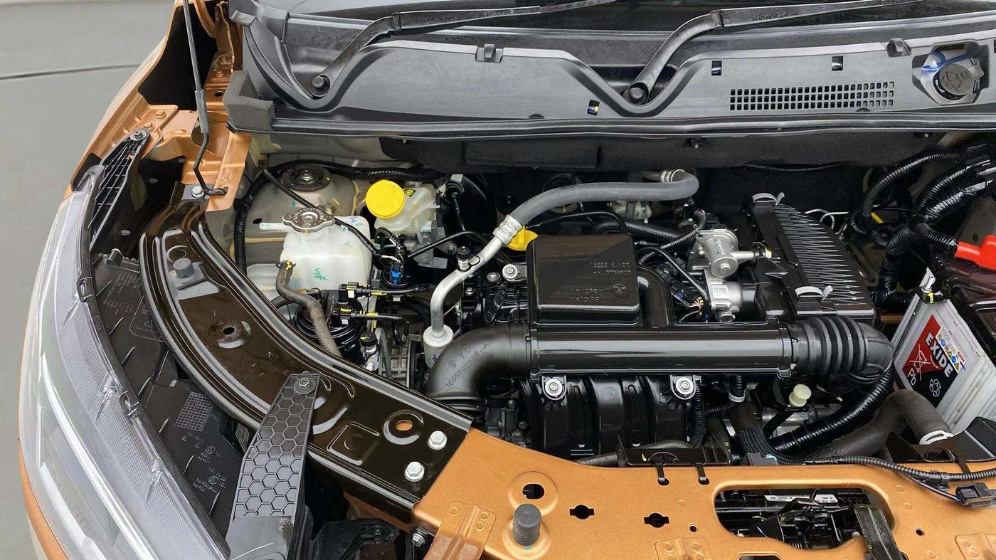 2024 Nissan MAGNITE Tekna Plus B4D 1.0 Petrol AMT Dual Tone, Petrol, Automatic, 2,964 km, Engine View - Right