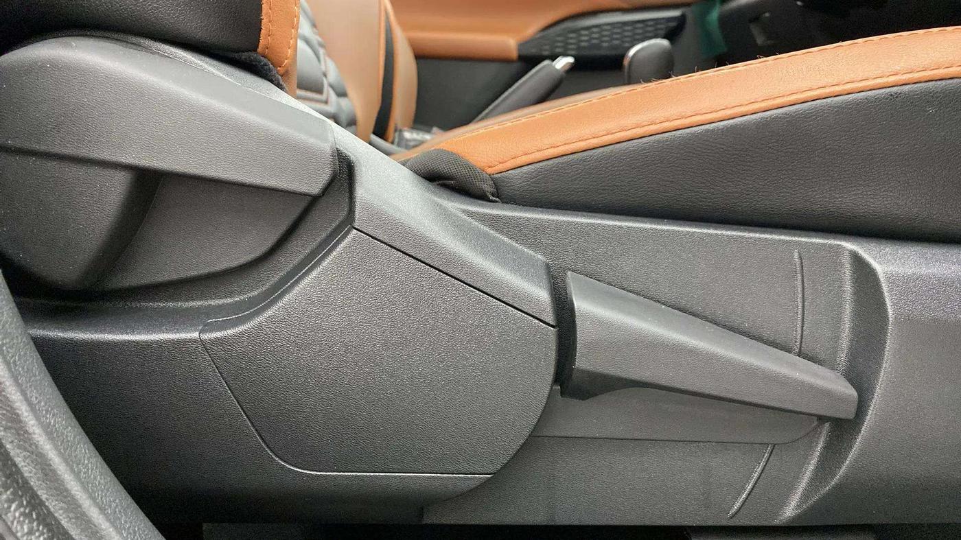 2024 Nissan MAGNITE Tekna Plus B4D 1.0 Petrol AMT Dual Tone, Petrol, Automatic, 2,964 km, Driver Side Adjustment Panel
