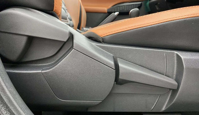 2024 Nissan MAGNITE Tekna Plus B4D 1.0 Petrol AMT Dual Tone, Petrol, Automatic, 2,794 km, Driver Side Adjustment Panel
