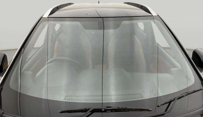 2024 Nissan MAGNITE Tekna Plus B4D 1.0 Petrol AMT Dual Tone, Petrol, Automatic, 2,794 km, Front Windshield