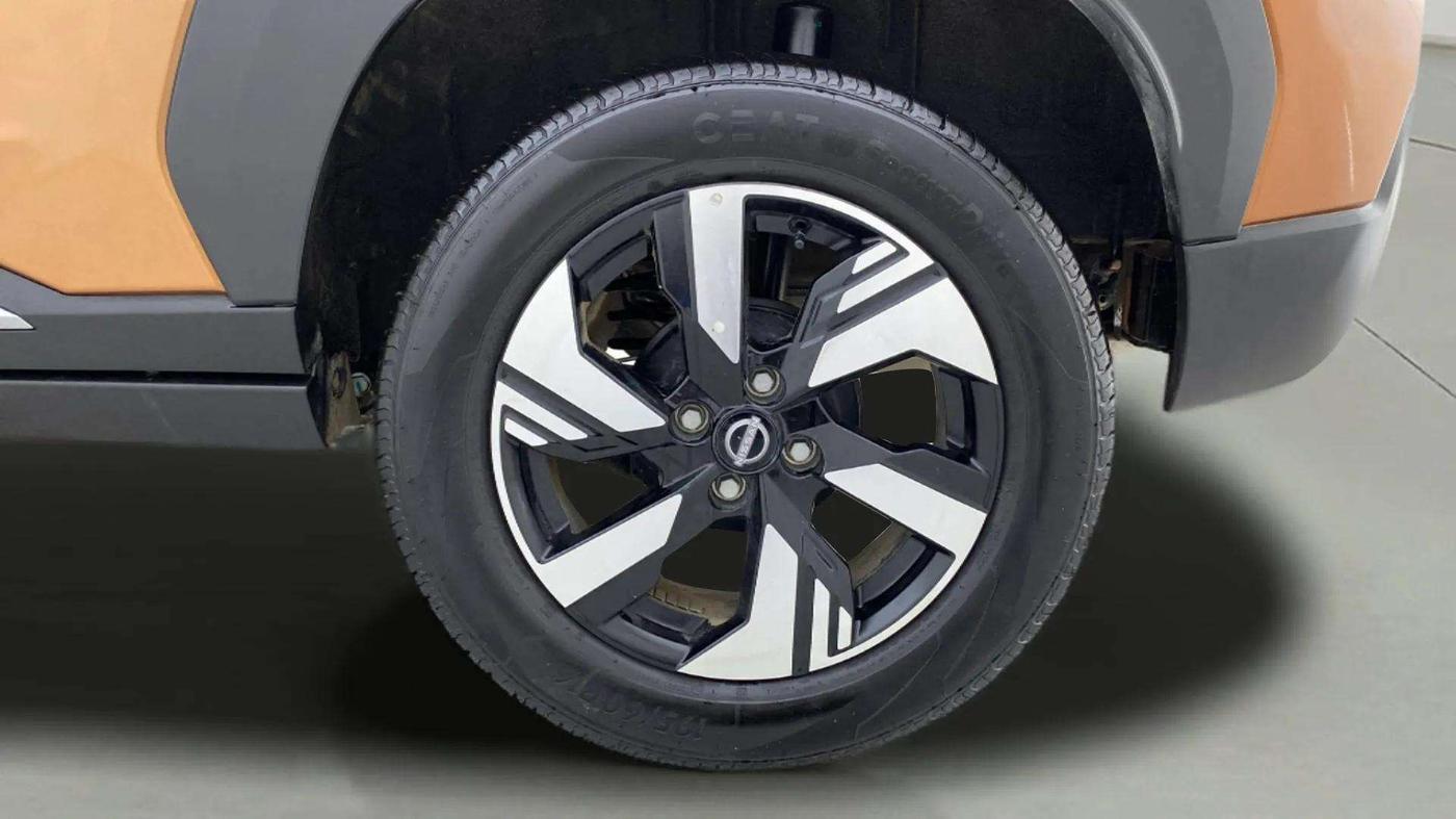 2024 Nissan MAGNITE Tekna Plus B4D 1.0 Petrol AMT Dual Tone, Petrol, Automatic, 2,964 km, Left Rear Wheel