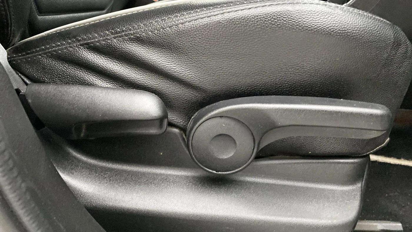 2020 Maruti Vitara Brezza ZXI PLUS AT SHVS, Petrol, Automatic, 78,745 km, Driver Side Adjustment Panel
