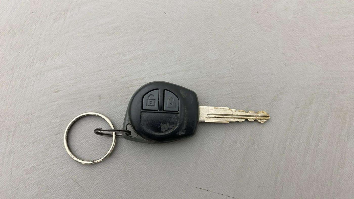 2017 Maruti Swift VXI, Petrol, Manual, 58,968 km, Key Close Up