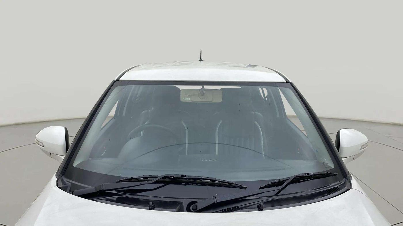 2017 Maruti Swift VXI, Petrol, Manual, 58,968 km, Front Windshield