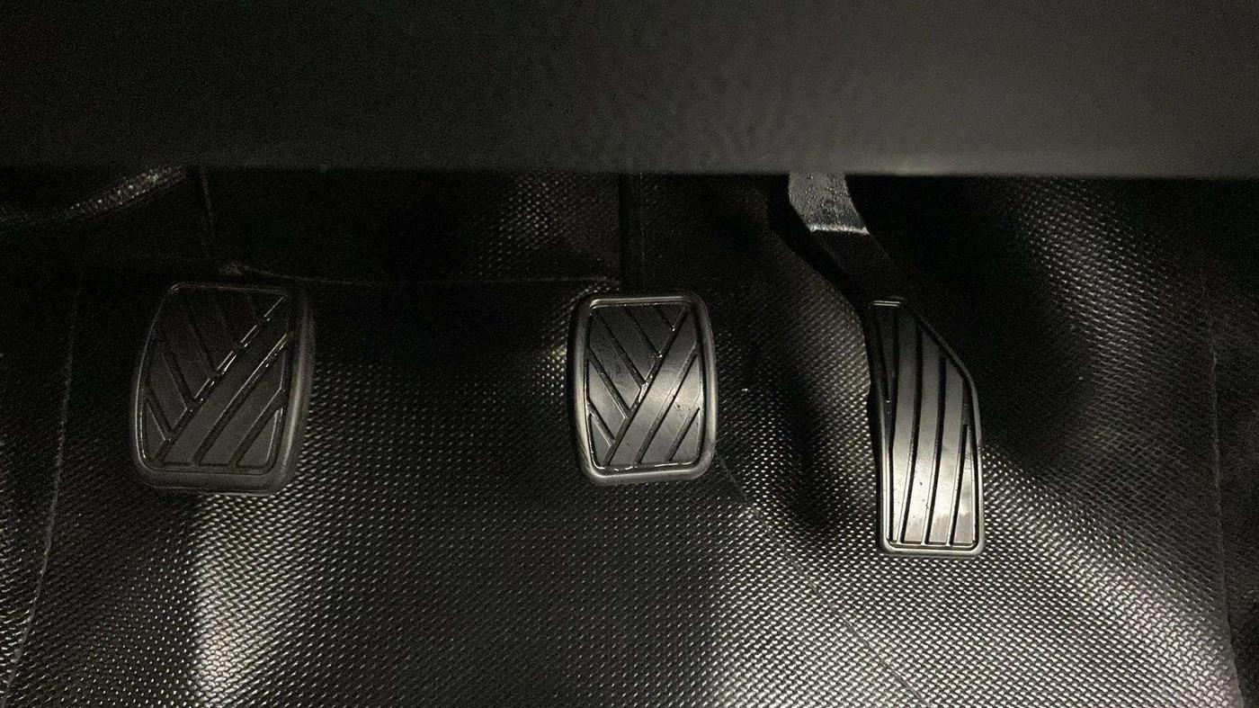 2017 Maruti Swift VXI, Petrol, Manual, 58,968 km, Pedals