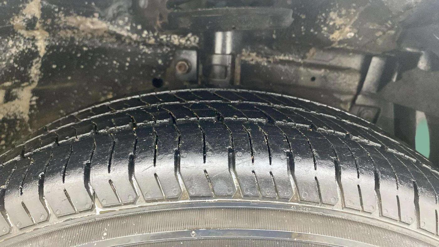 2017 Maruti Swift VXI, Petrol, Manual, 58,968 km, Right Front Tyre Tread