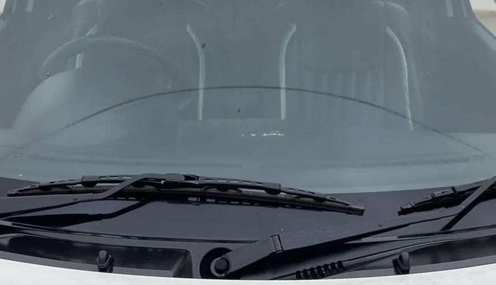 2017 Maruti Swift VXI, Petrol, Manual, 58,968 km, Front windshield - Minor spot on windshield