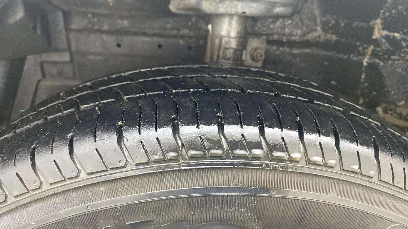 2017 Maruti Swift VXI, Petrol, Manual, 58,968 km, Left Front Tyre Tread