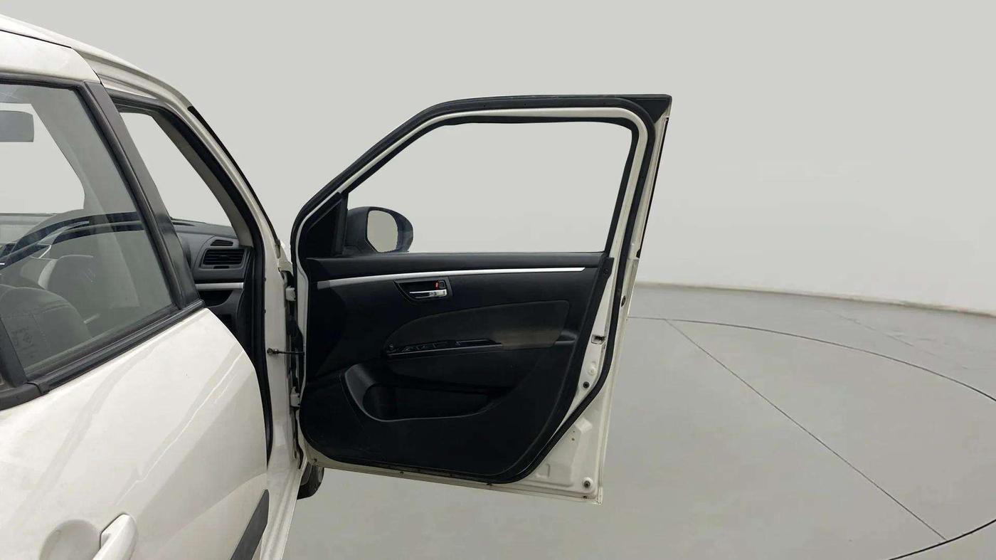 2017 Maruti Swift VXI, Petrol, Manual, 58,968 km, RHS Front Door