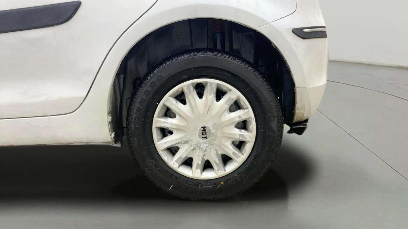 2017 Maruti Swift VXI, Petrol, Manual, 58,968 km, Left Front Wheel