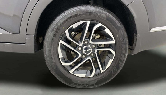 2022 KIA CARENS LUXURY 1.4 PETROL 7 STR, Petrol, Manual, 37,052 km, Left Rear Wheel