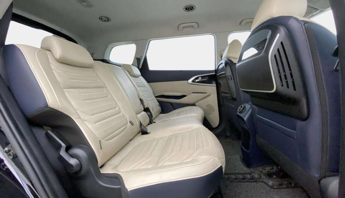 2022 KIA CARENS LUXURY 1.4 PETROL 7 STR, Petrol, Manual, 37,052 km, Right Side Rear Door Cabin