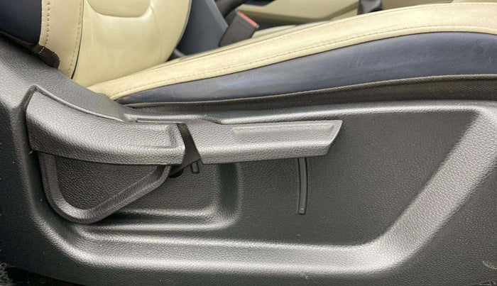 2022 KIA CARENS LUXURY 1.4 PETROL 7 STR, Petrol, Manual, 37,052 km, Driver Side Adjustment Panel