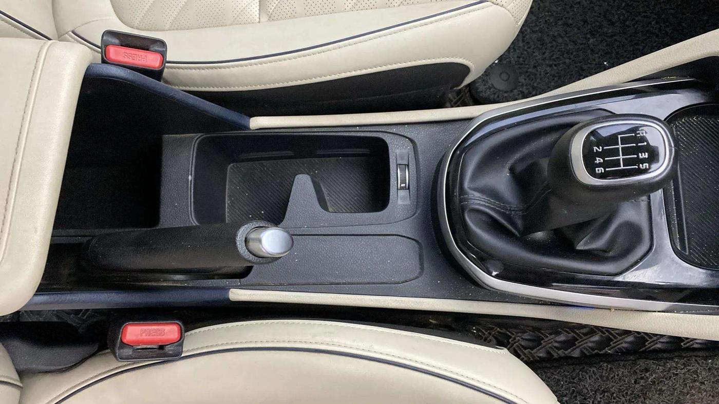 2022 KIA CARENS LUXURY 1.4 PETROL 7 STR, Petrol, Manual, 37,052 km, Gear Lever
