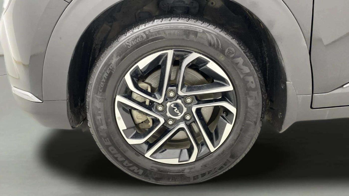 2022 KIA CARENS LUXURY 1.4 PETROL 7 STR, Petrol, Manual, 37,052 km, Left Front Wheel
