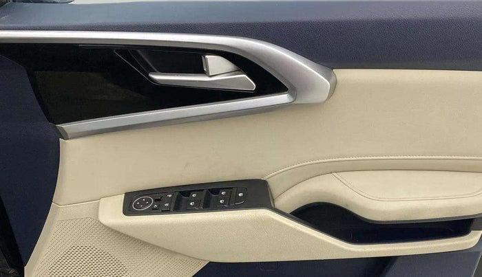 2022 KIA CARENS LUXURY 1.4 PETROL 7 STR, Petrol, Manual, 37,052 km, Driver Side Door Panels Control
