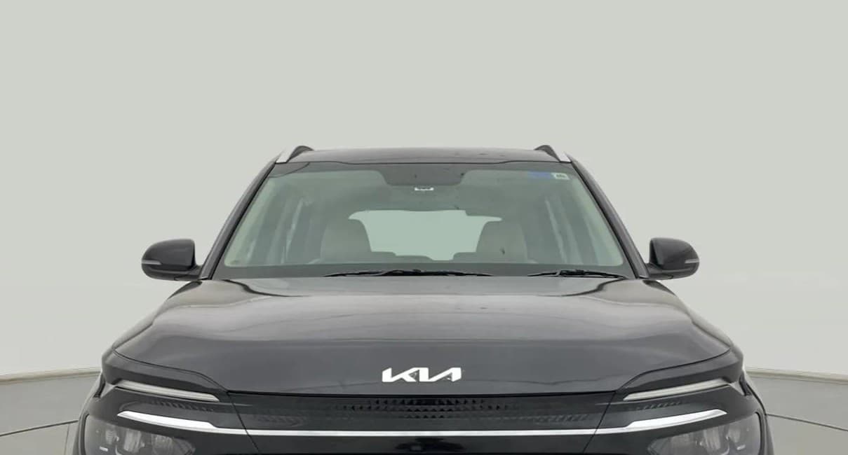 2022 KIA CARENS LUXURY 1.4 PETROL 7 STR, Petrol, Manual, 37,052 km, Front Windshield